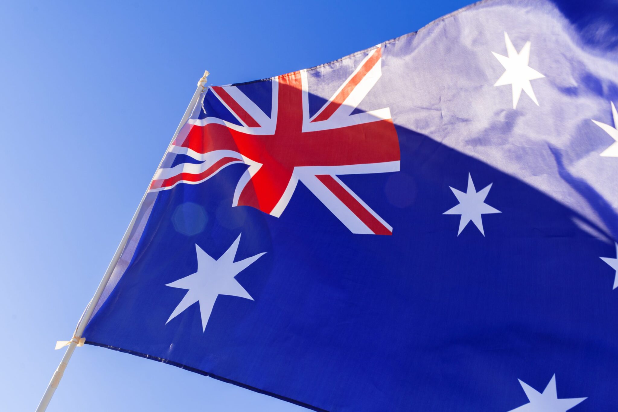 bendera australia berkibar