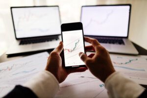 Mengapa-Broker-Perlu-Terdaftar-di-Bappebti