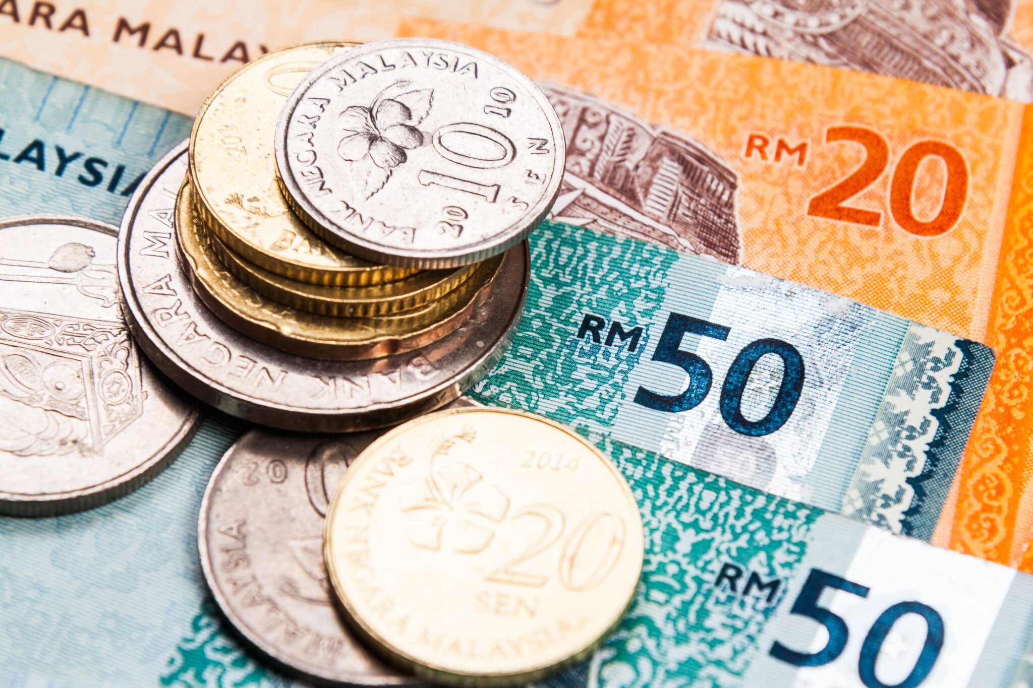 Perbedaan Tukar Uang di Money Changer dan Broker Forex HSB Investasi