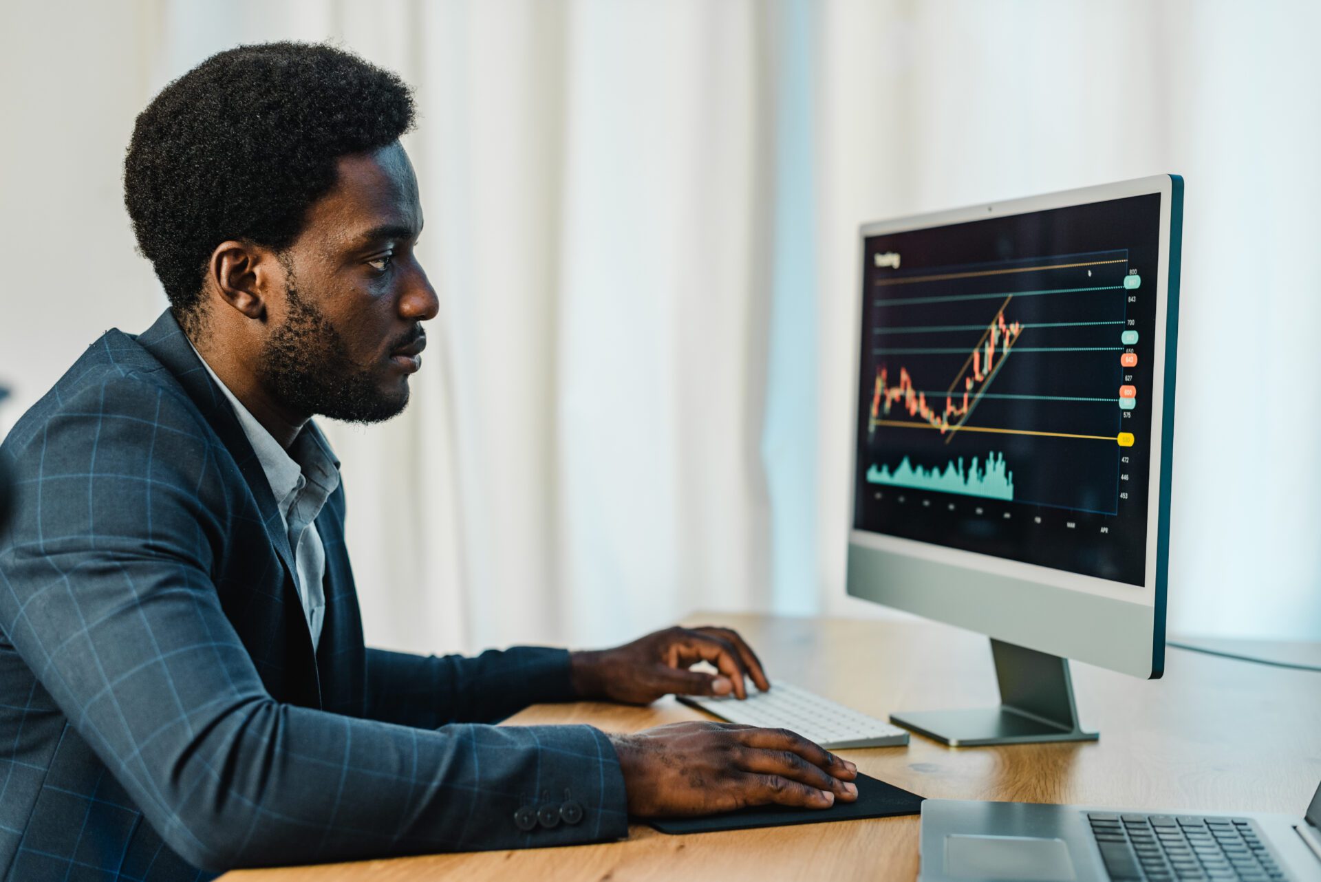 Strategi Melakukan Trading Forex Saat Weekend | HSB Investasi