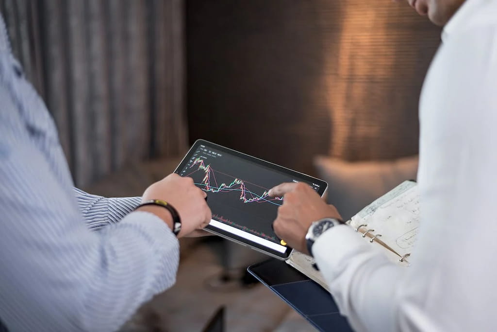 Kelebihan dan Kekurangan Menggunakan Jasa Expert Advisor