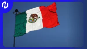 bendera meksiko yang berkibar menandakan wilayah meksiko