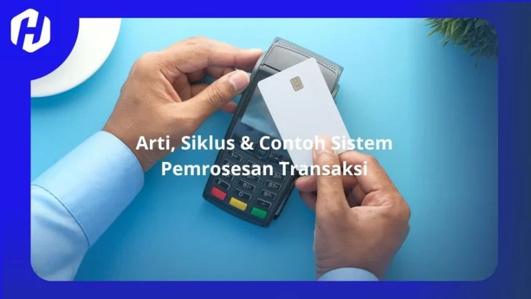 Seorang pria sedang melakukan sistem pemrosesan transaksi